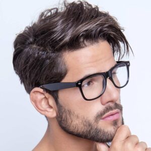 Cortes de pelo hombre 2025 con lentes